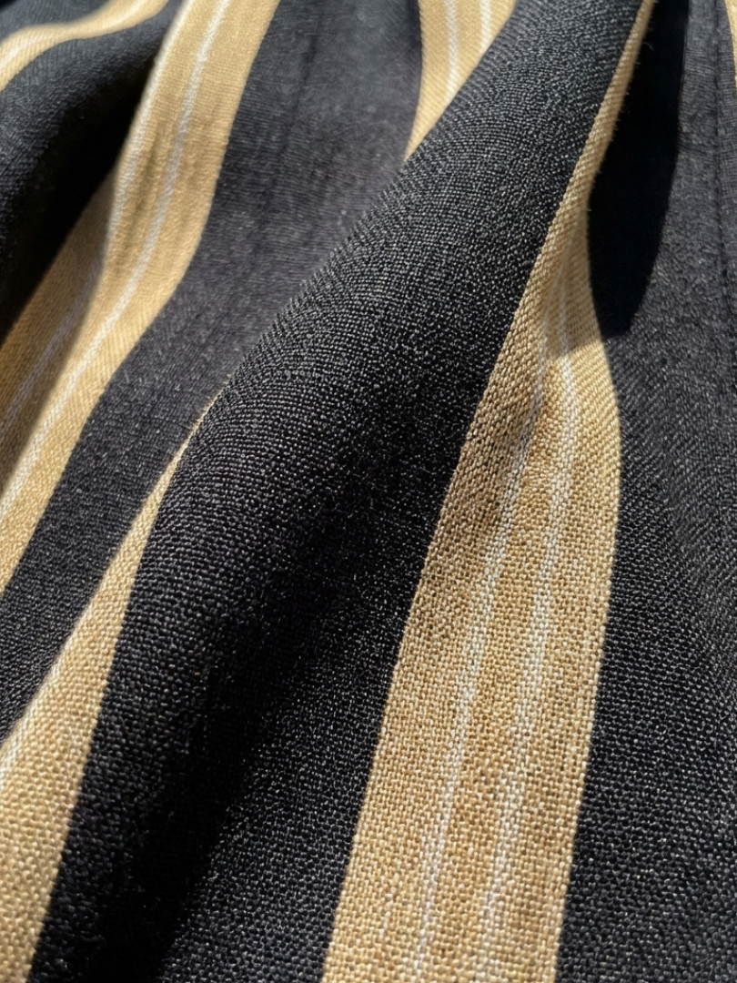 Lina | Kurzärmliges gestreiftes Wickel-Midikleid mit V-Ausschnitt