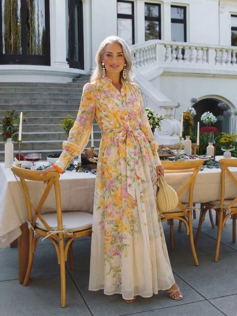 Petronella | Maxi-Kleid mit Blumenmuster, transparenten langen Ärmeln, Gürtel und Knopfleiste