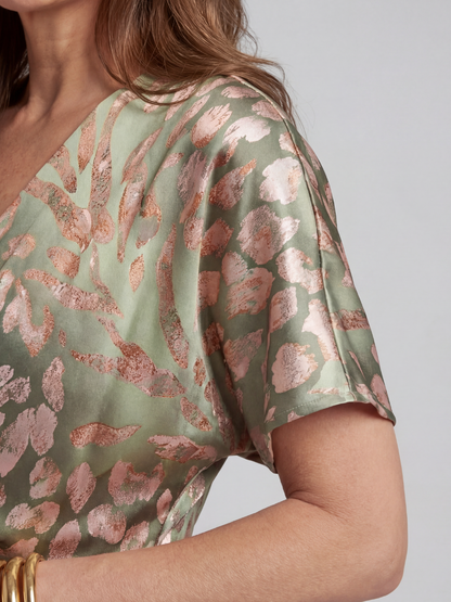 Coralie | Abstrakt bedrucktes Midi-Kleid mit V-Ausschnitt und Taillen-Twist